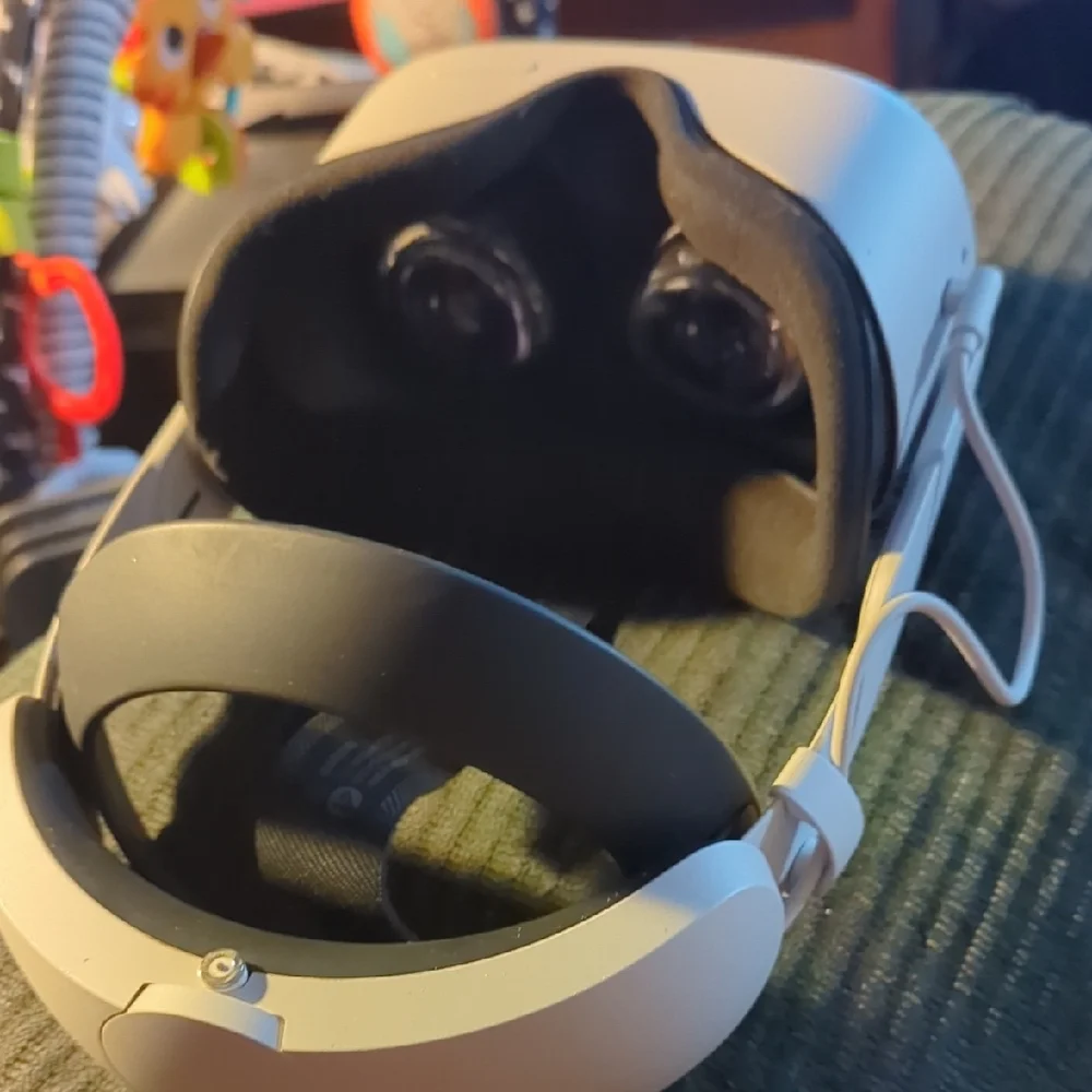 VR Headset with Black and White Design